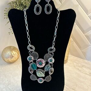 Chico’s green and silver bib necklace